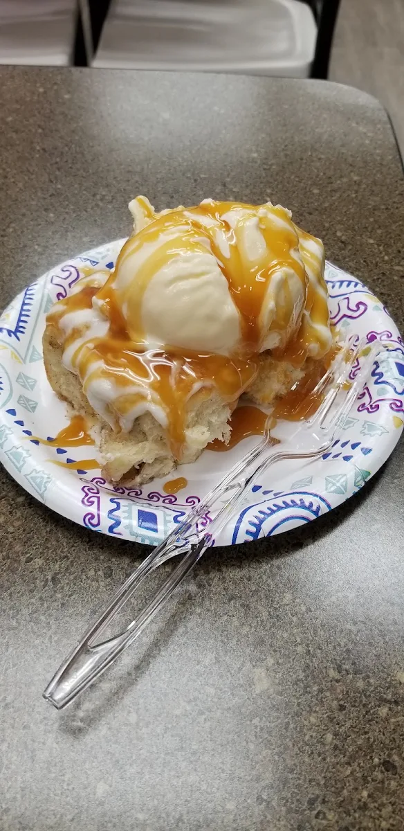 Cinnamon Roll Ala-Mode