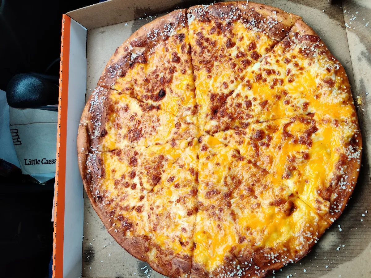 Pretzel Crust Cheddar Cheese Sauce Pizza