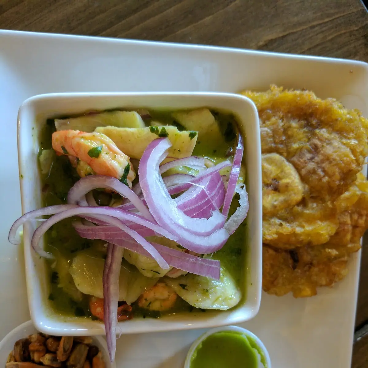 Yuca Frita Con Chicharon