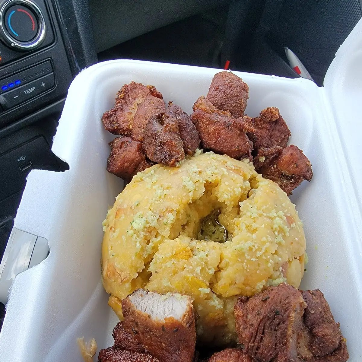 Mofongo Con Carne Frita