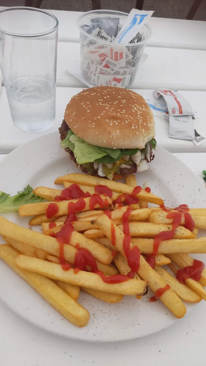 mc Ralph's Super Burger, Ralph & Sons
