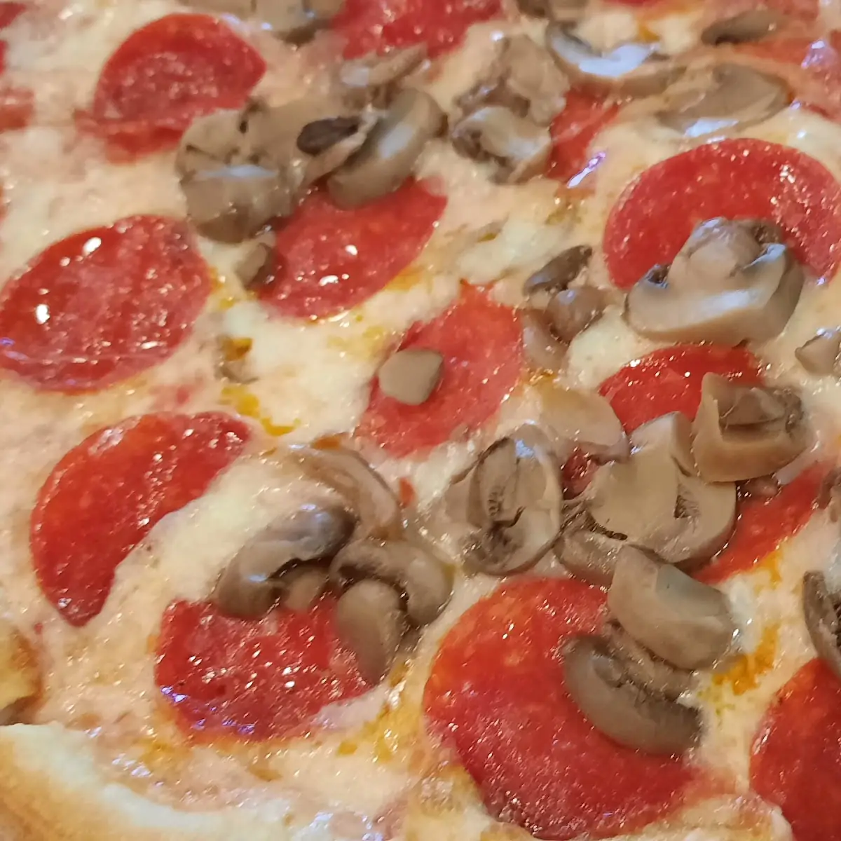Pepperoni& Mushroom Pizza