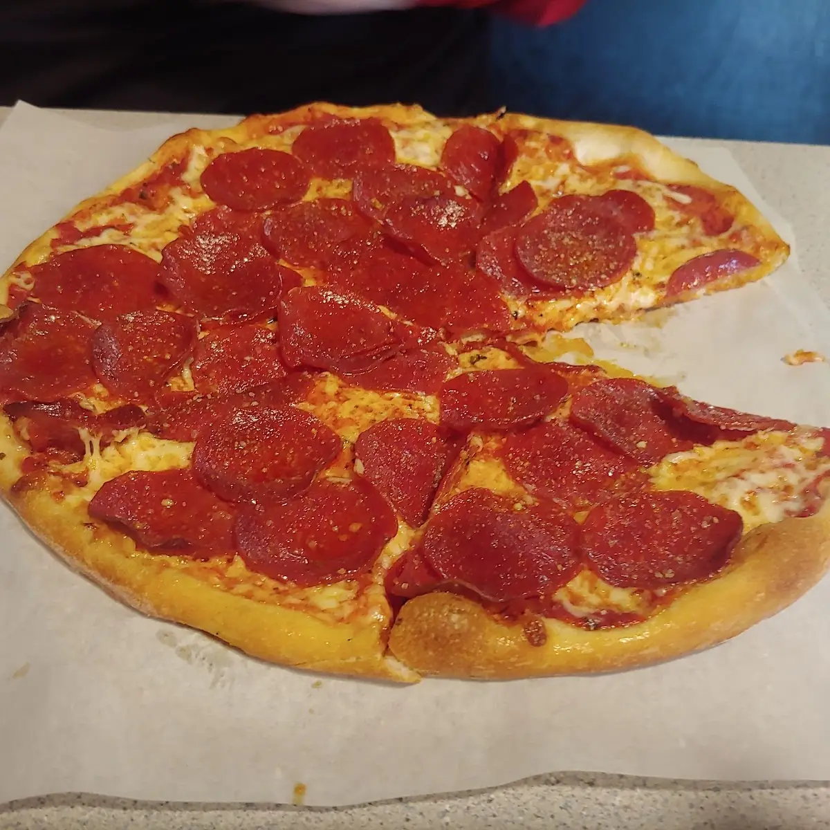 16" Favorite Pizza