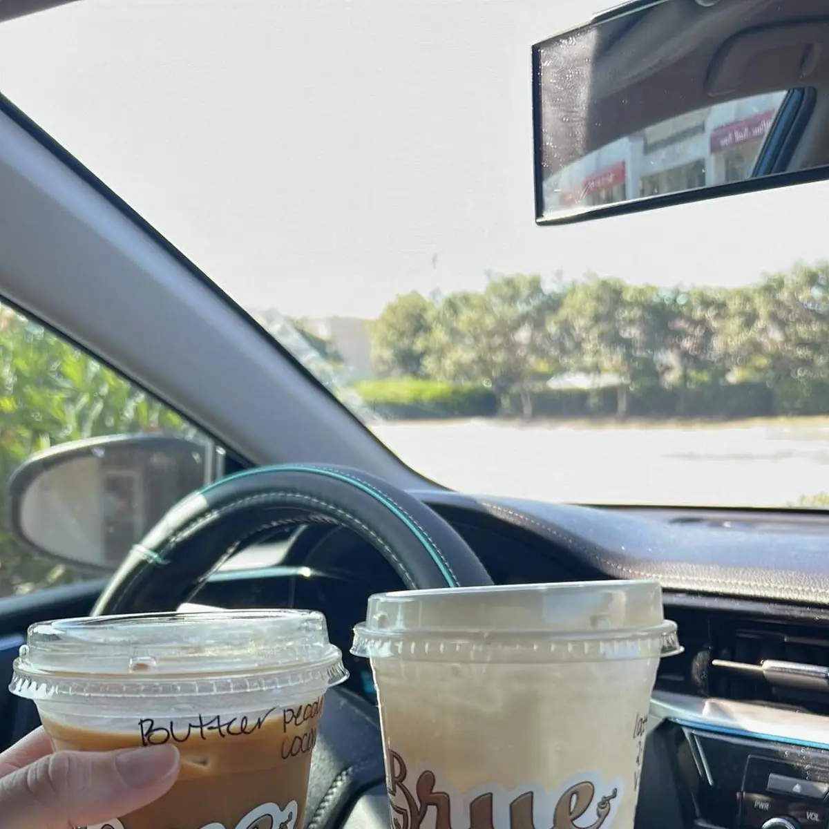 Large Iced Vanilla Latte