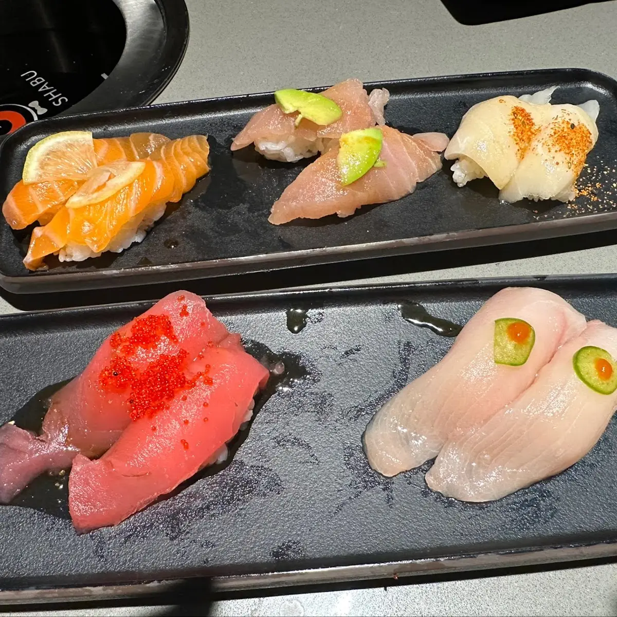 Salmon Roll (6 Pieces)*