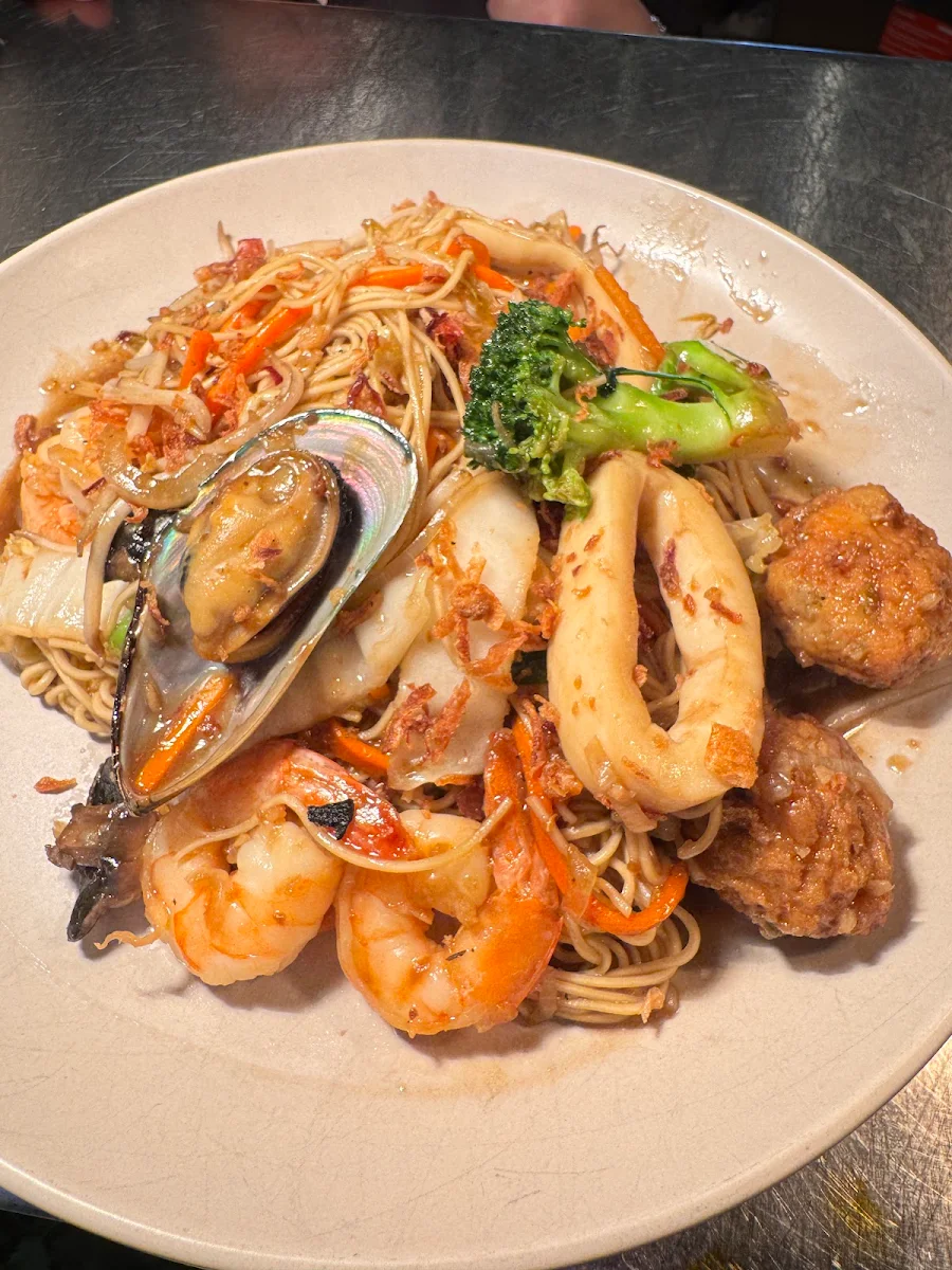 Egg Noodle Dish Seafood Combo