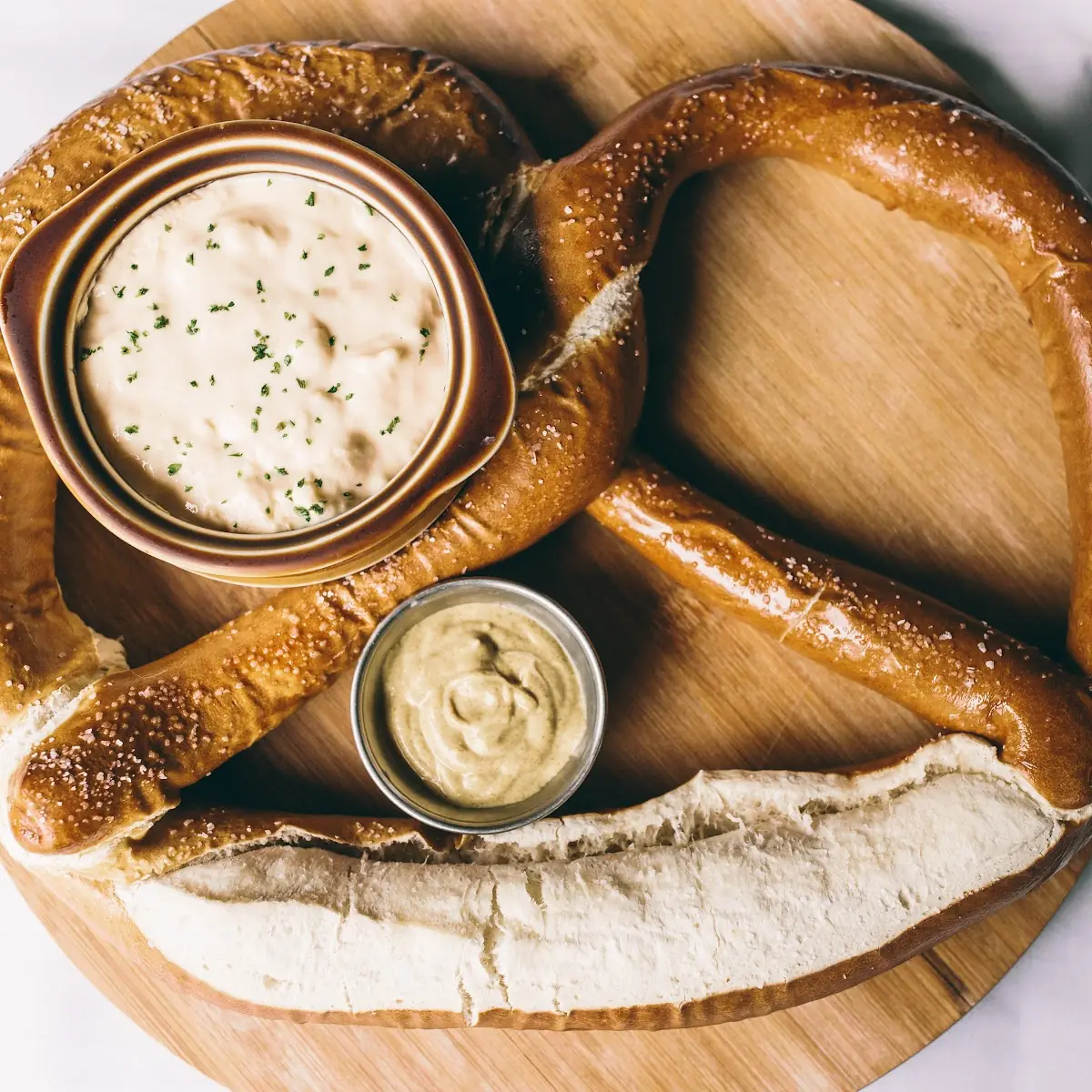 Beer Cheese Dip & Pretzel