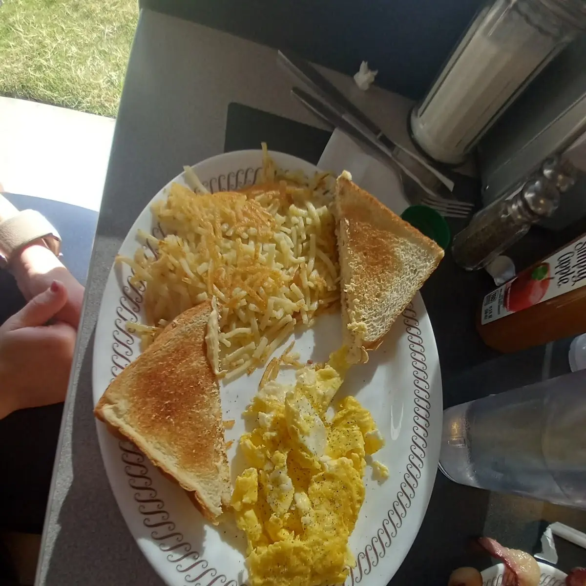Basic Scrambled Eggs and Hash Browns