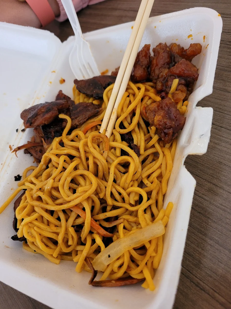Roast Pork Lo Mein