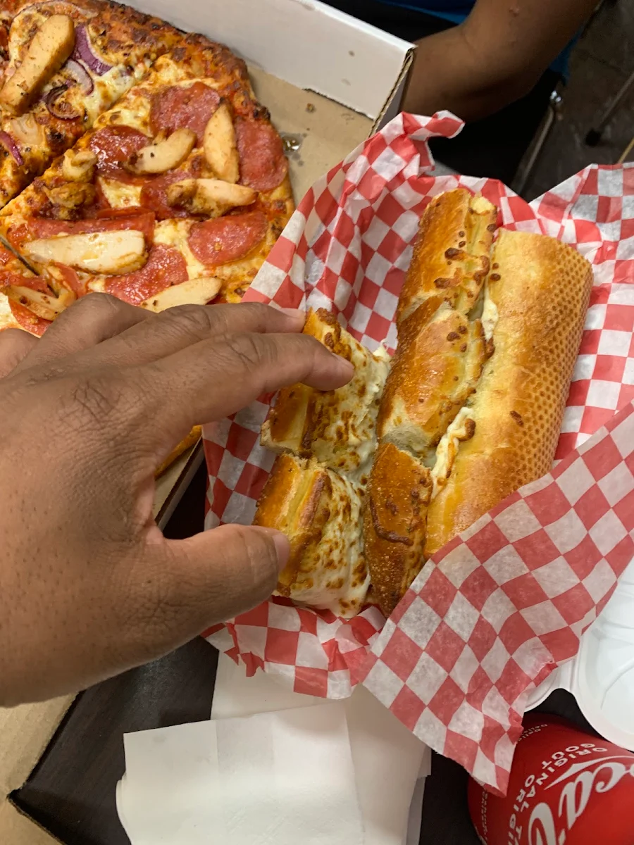 Cheesy Garlic Bread, Bellagio Pizza