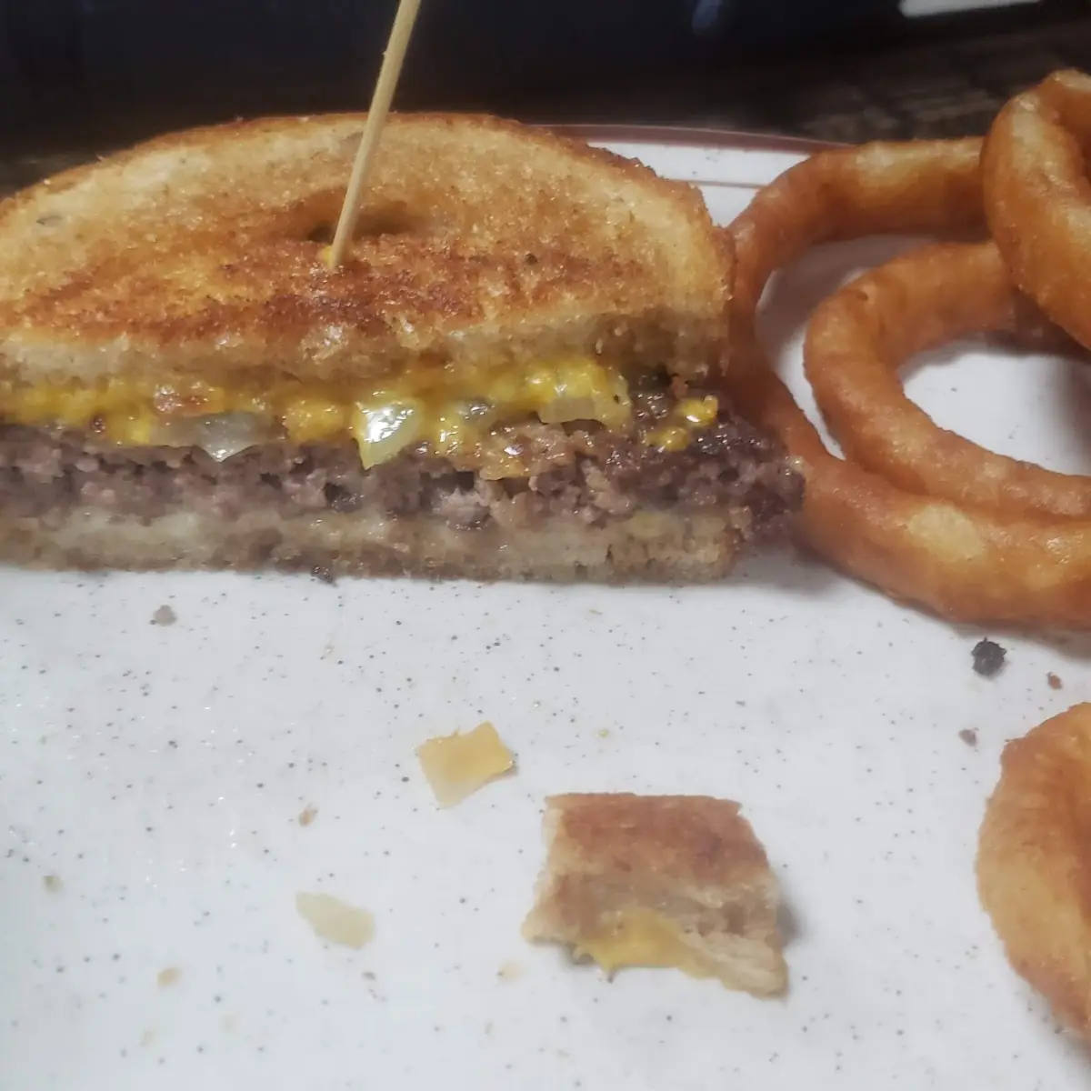 Cheeseburger N Onion Rings