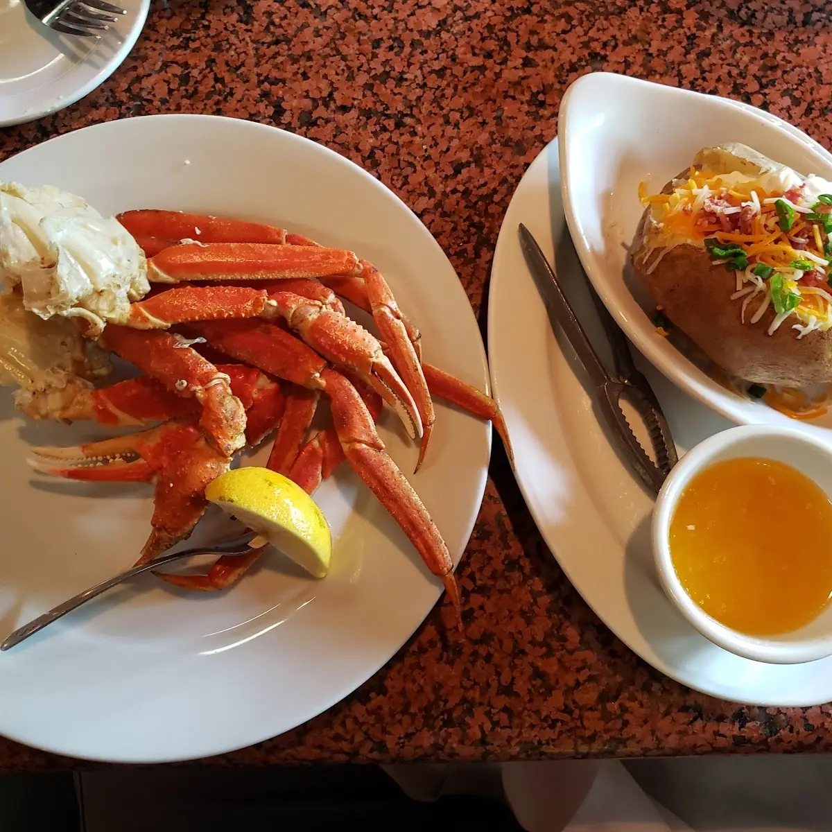 Steamed Snow Crab Legs with Butter