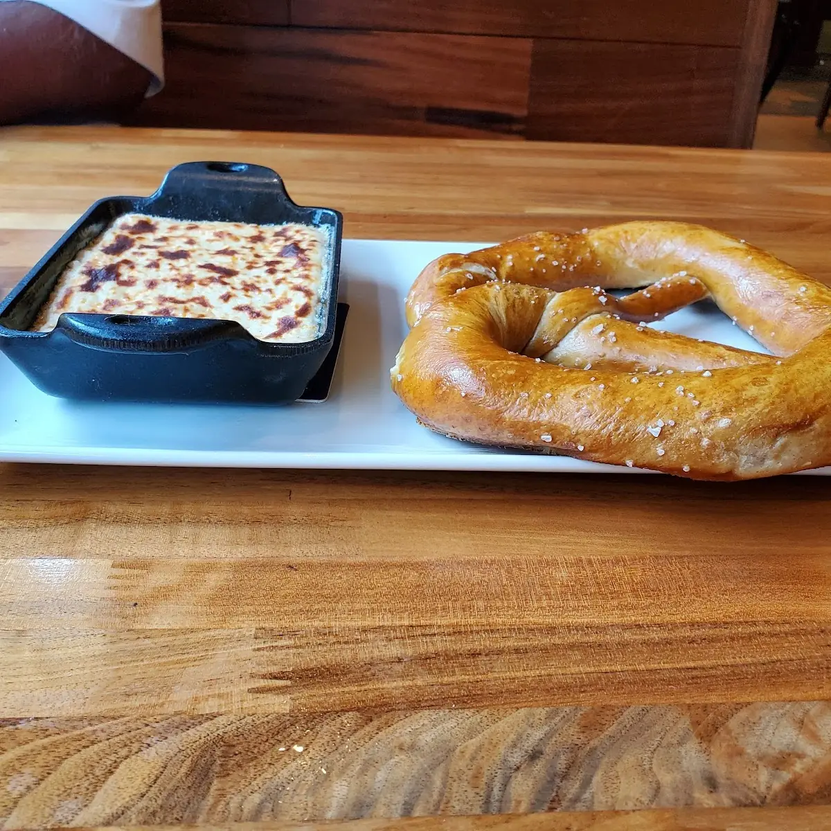 Pub Beer Cheese & Pretzels