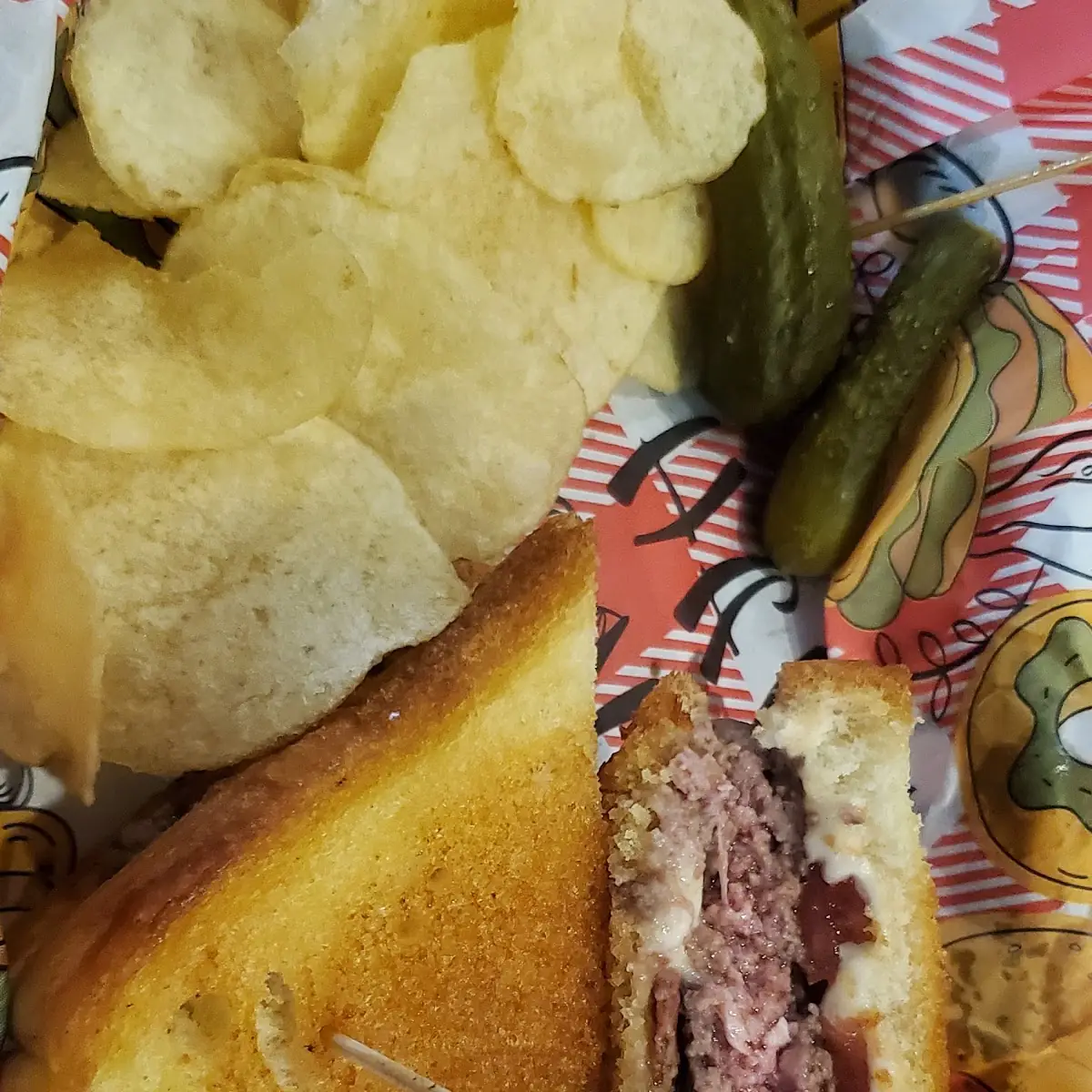 Grilled Cheese Burger with Chips