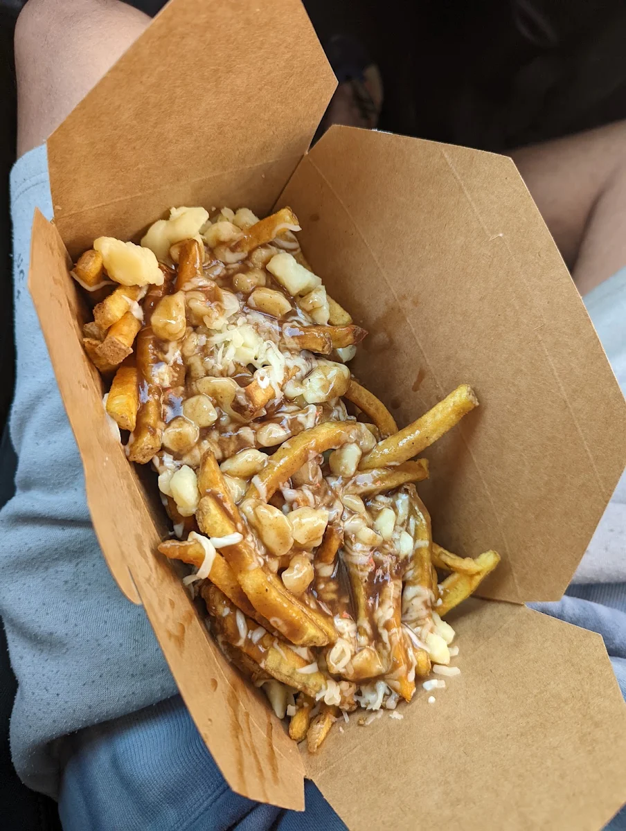 Autenthic Poutine, Hot Dogs Ivan's Kitchen