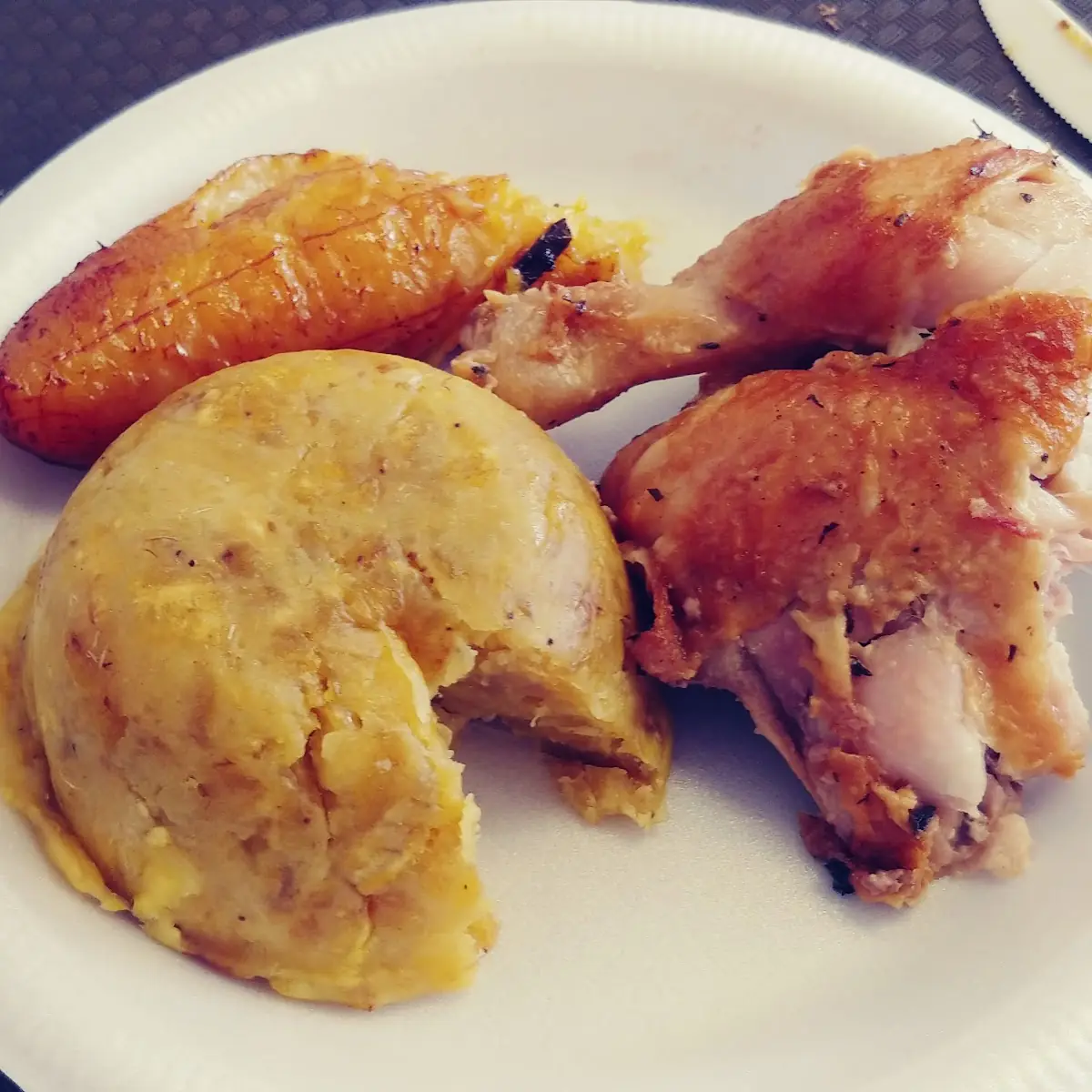 Pollo Asado Con Mofongo Y Amarillo