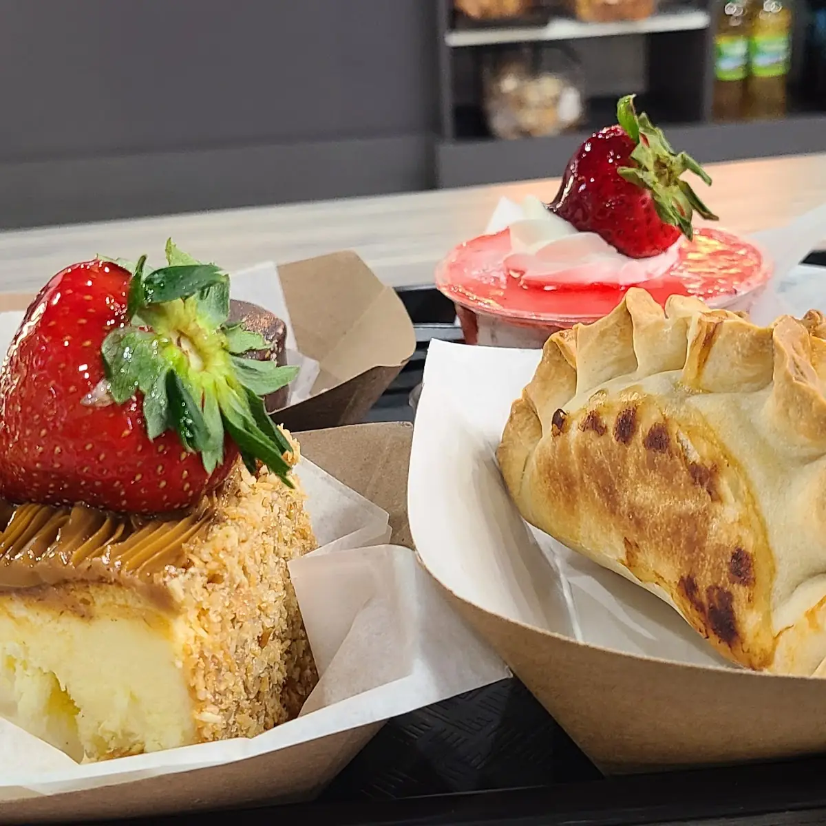 Chicken Empanada Y Cheese Cake