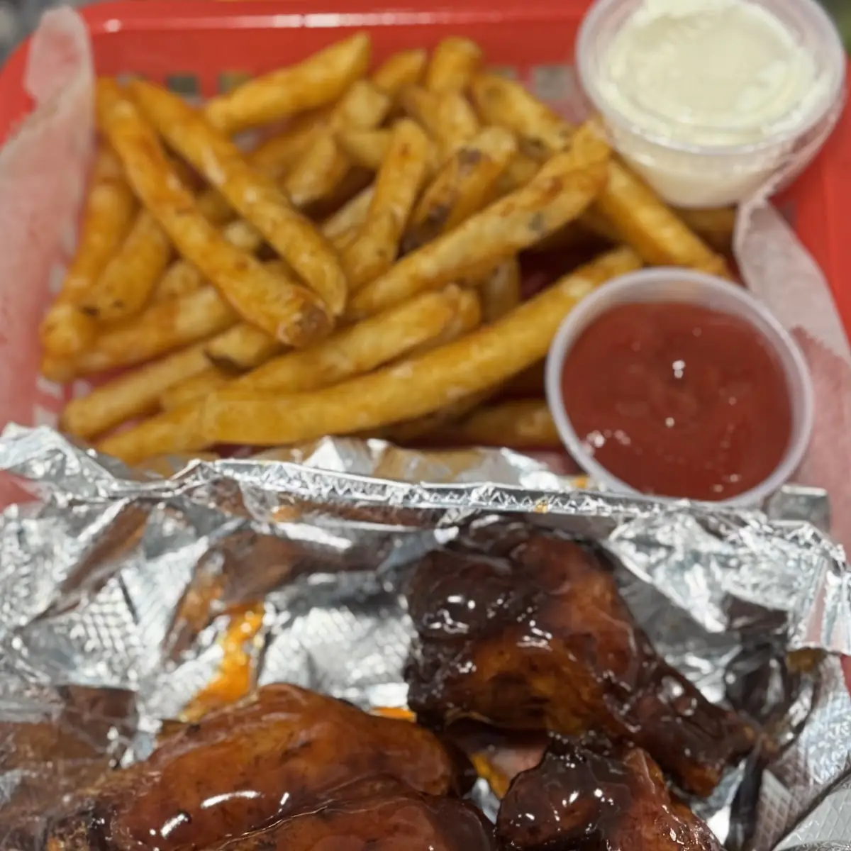 Large 2 Topping & 10 Wings