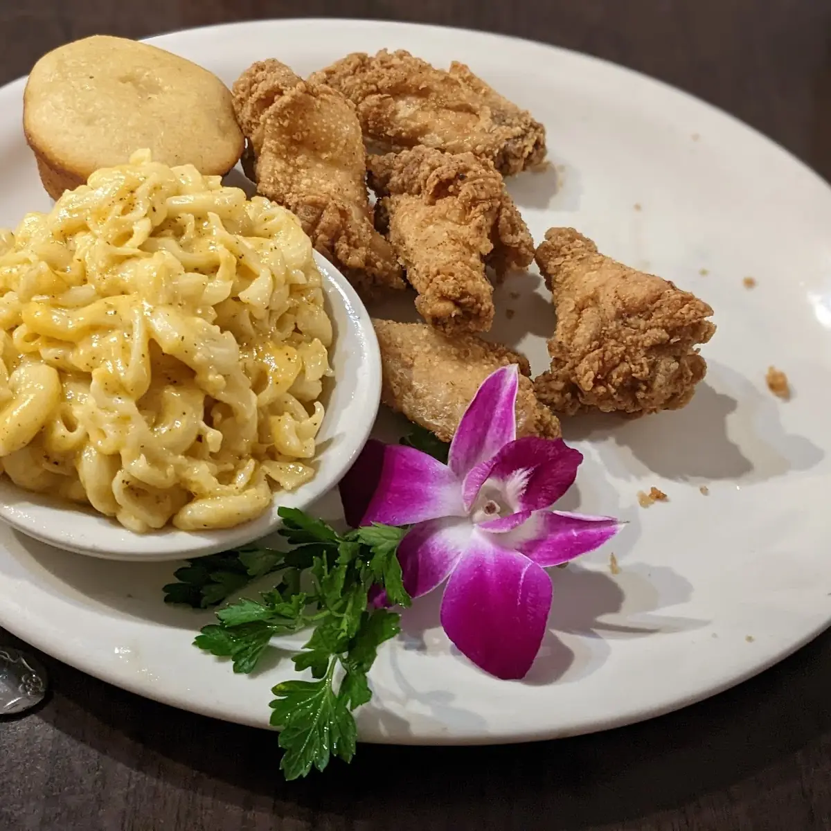 Mac and Cheese w Wings and Fries