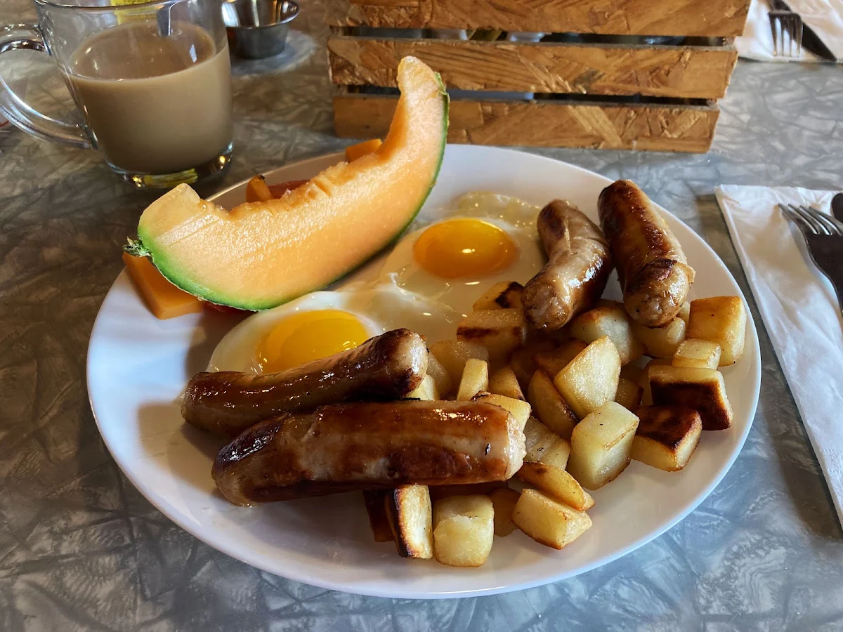 Highlights, Cedar Tree Restaurant