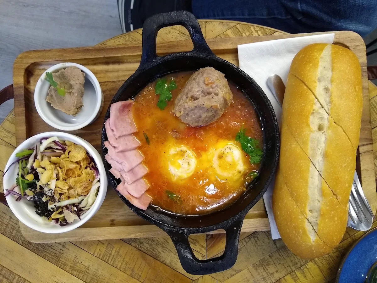 Bánh MÌ Chảo, Rustle & Still Café