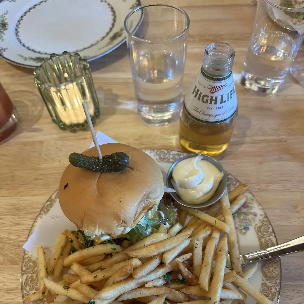 Roe Burger