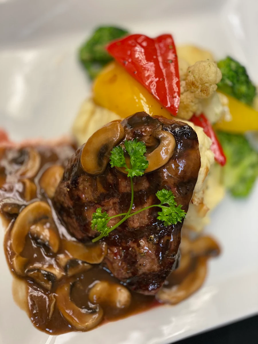Highlights, Seasons bar and grill