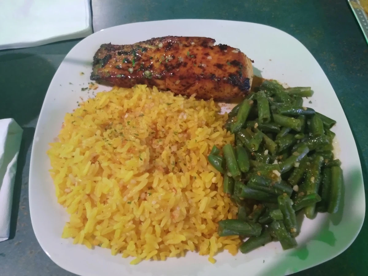Salmon with Rice and Green Beans