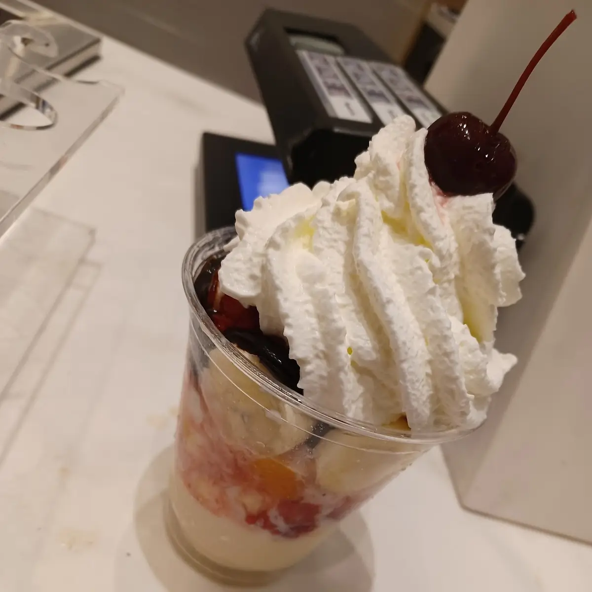Haz tu Propio Sundae Pequeño de 2 Sabores / Build Your Own Sundae Small with 2 Flavors
