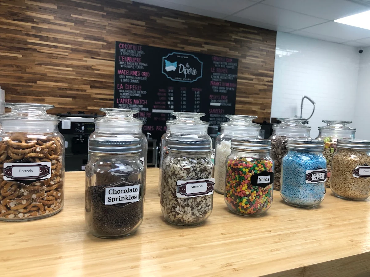 Topping Bar, La Diperie Country Hills