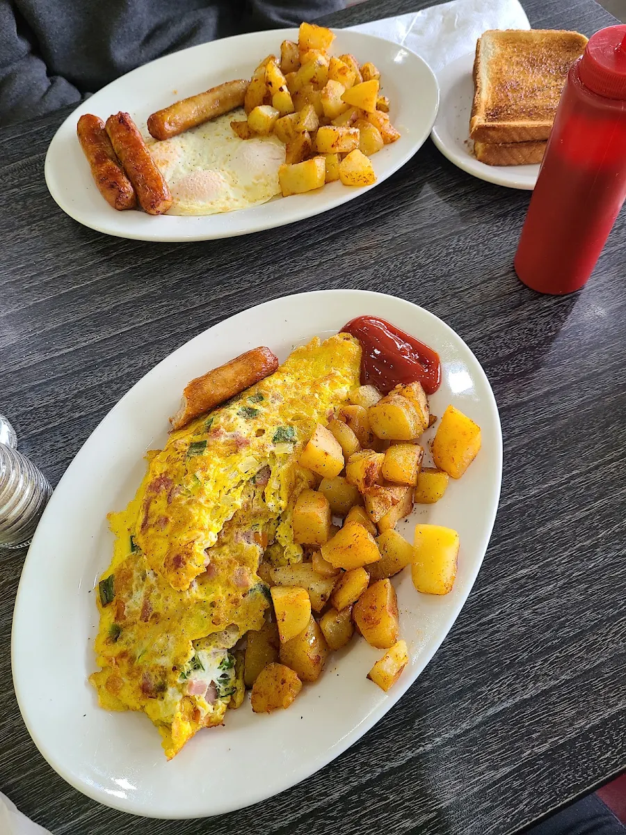 Western Omelette with Home Fries and Sausage with Egg over Medium, Big Daddy's