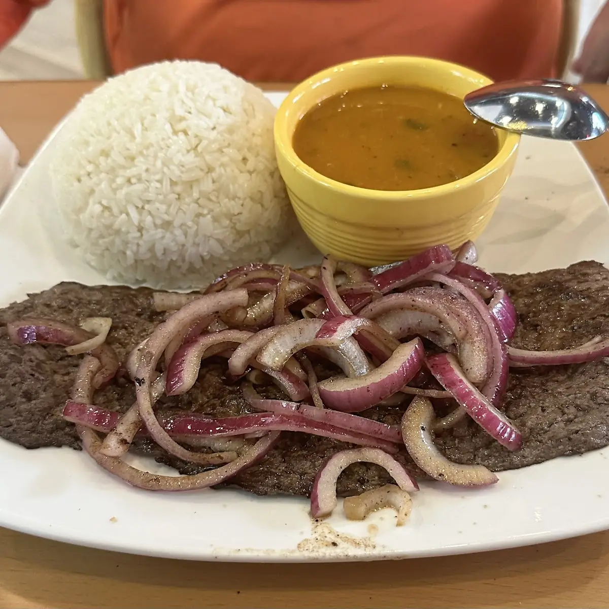 Bistec Encebollado