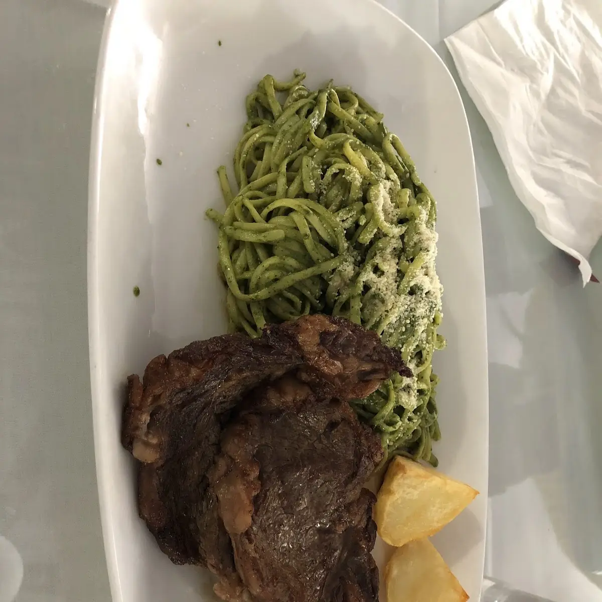 Tallarín Verde Con Bistec