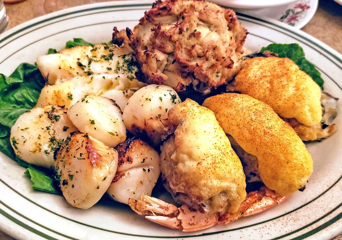 Mamie’S Broiled Seafood Platter
