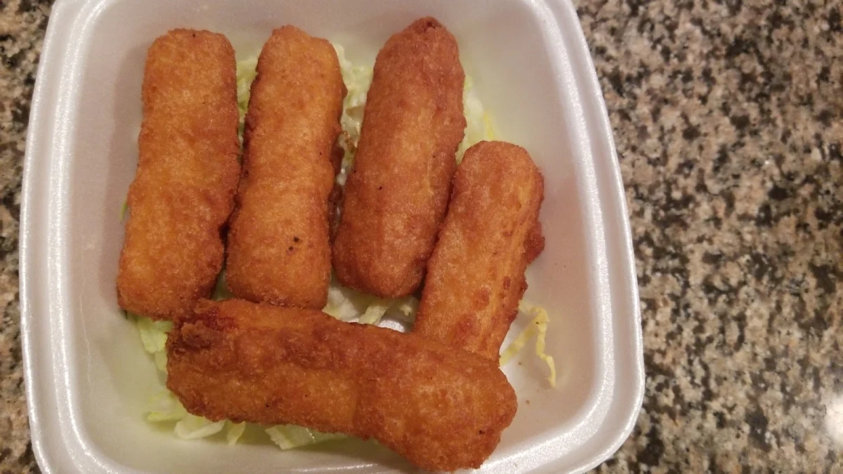 Mozzarella Sticks with Marinara Sauce