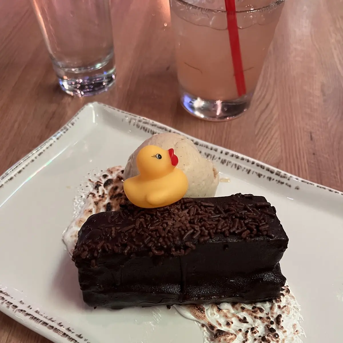 FLOURLESS CHOCOLATE CAKE
