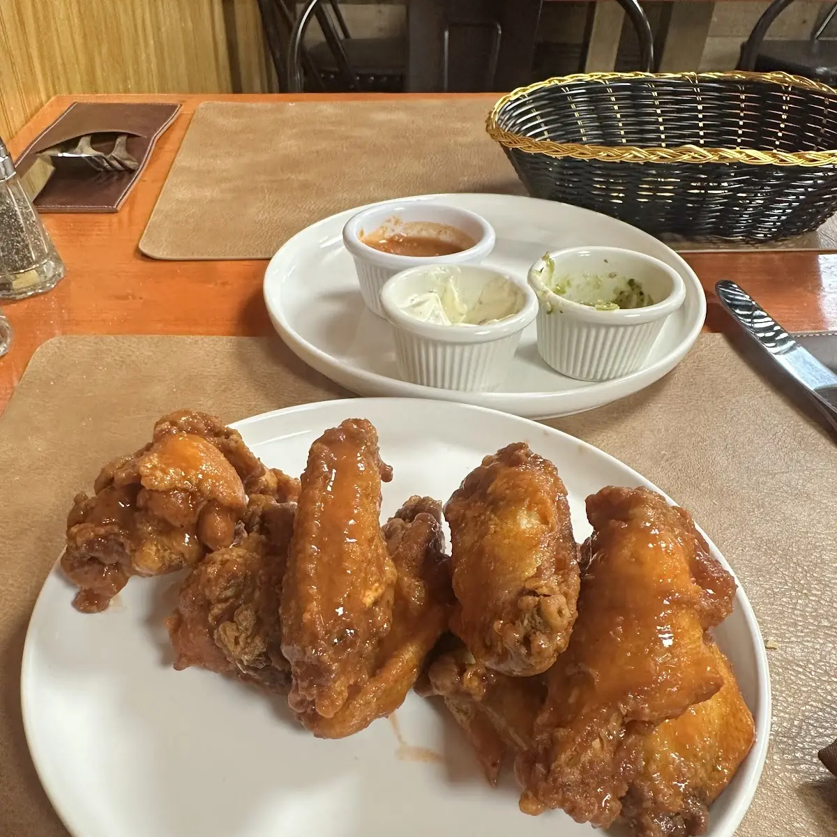 Alitas De Búfalo O BBQ / Buffalo or BBQ Wings