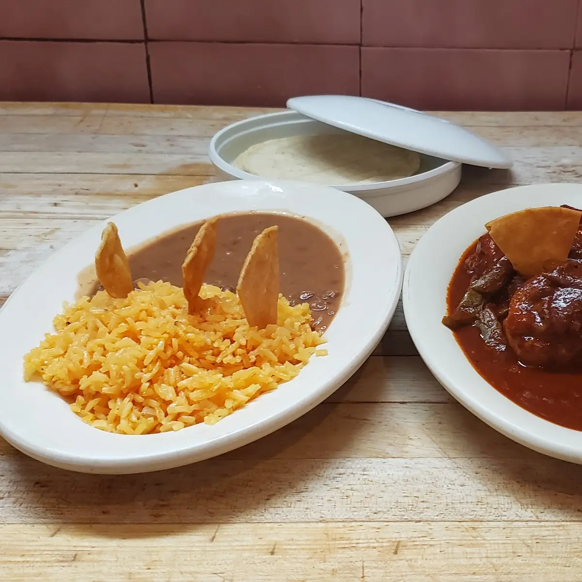 Adobo de Pollo En Salsa Roja Con Nopales