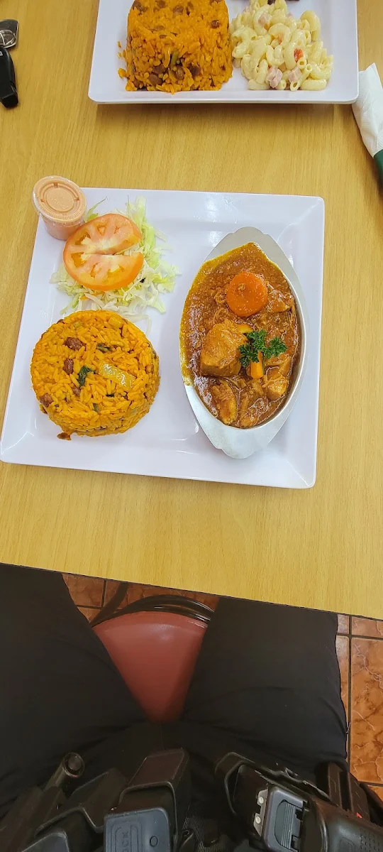 Mamposteao Con Pollo Guisado