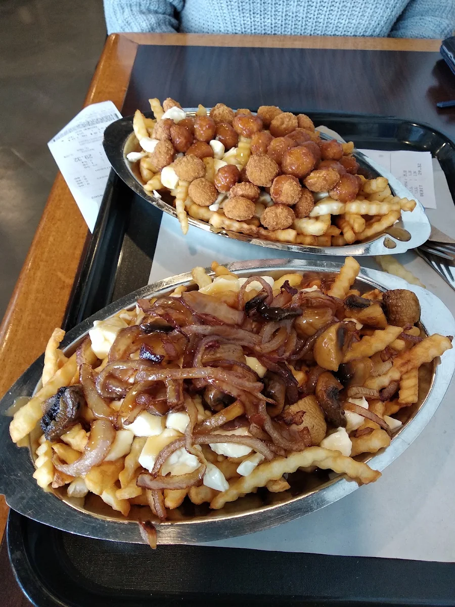 Poutine Végétarienne, Les Rôtisseries Duhamel