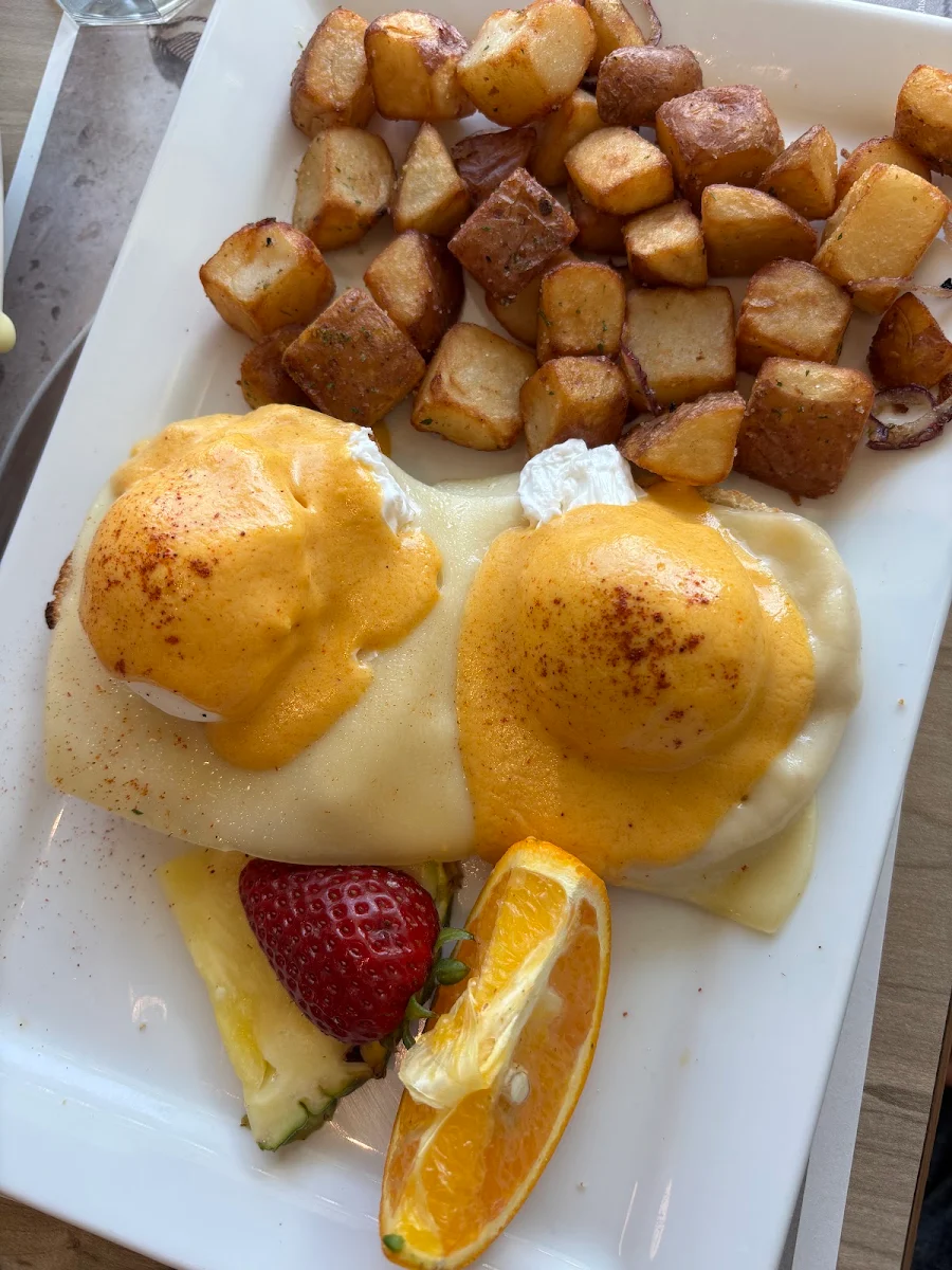 Fried Chicken Benedict Bénédictines Poulet Frit