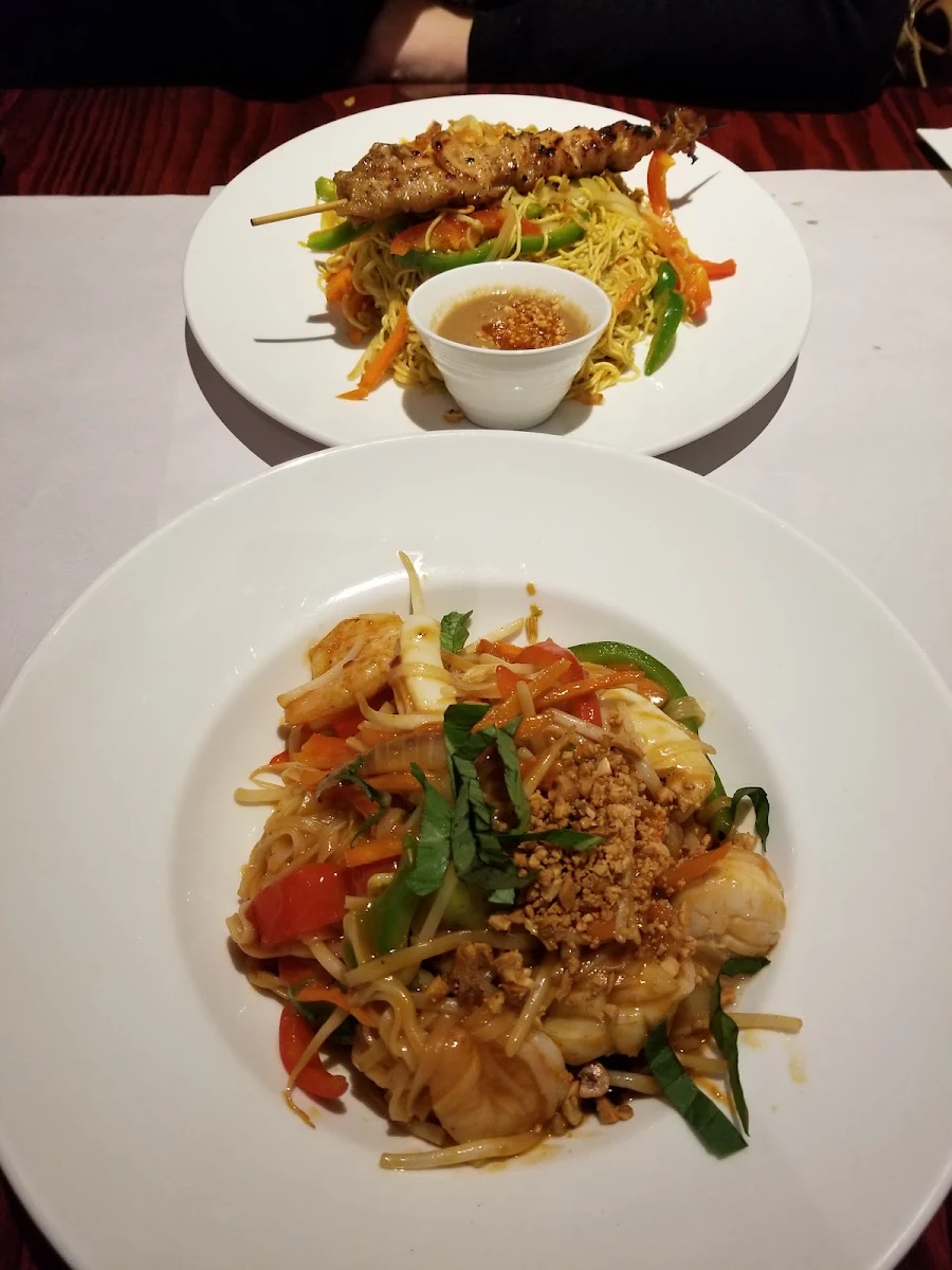 Red Basil Pad Thai