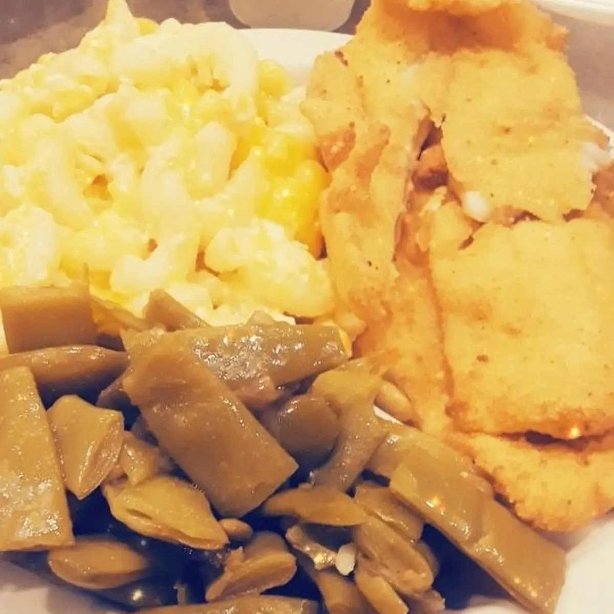 Flounder Mac and Cheese and Green Beans