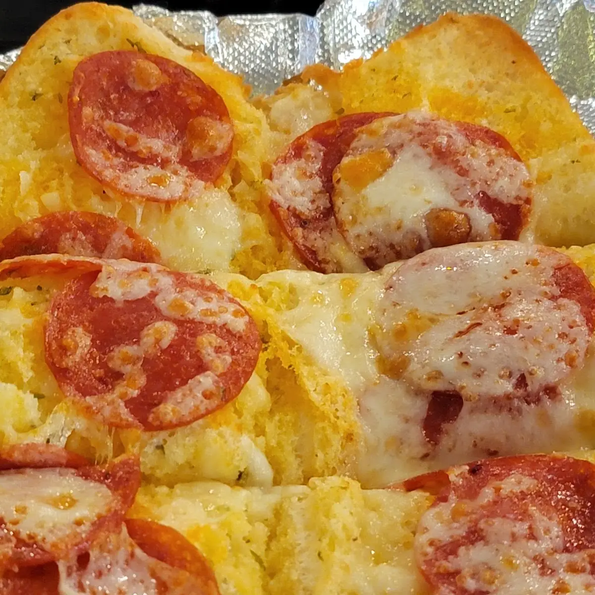 Garlic Bread with Cheese and Pepperoni
