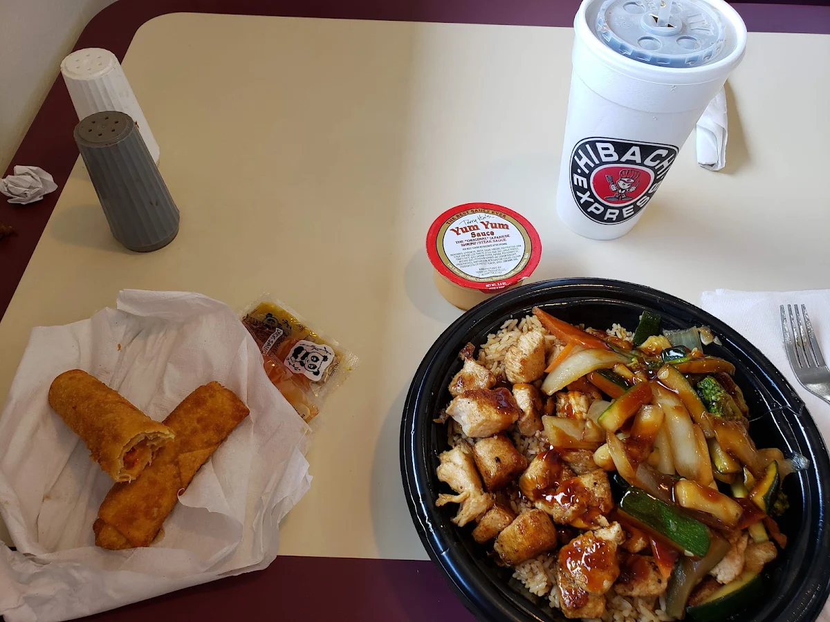20 Oz Drink and Egg Roll Combo