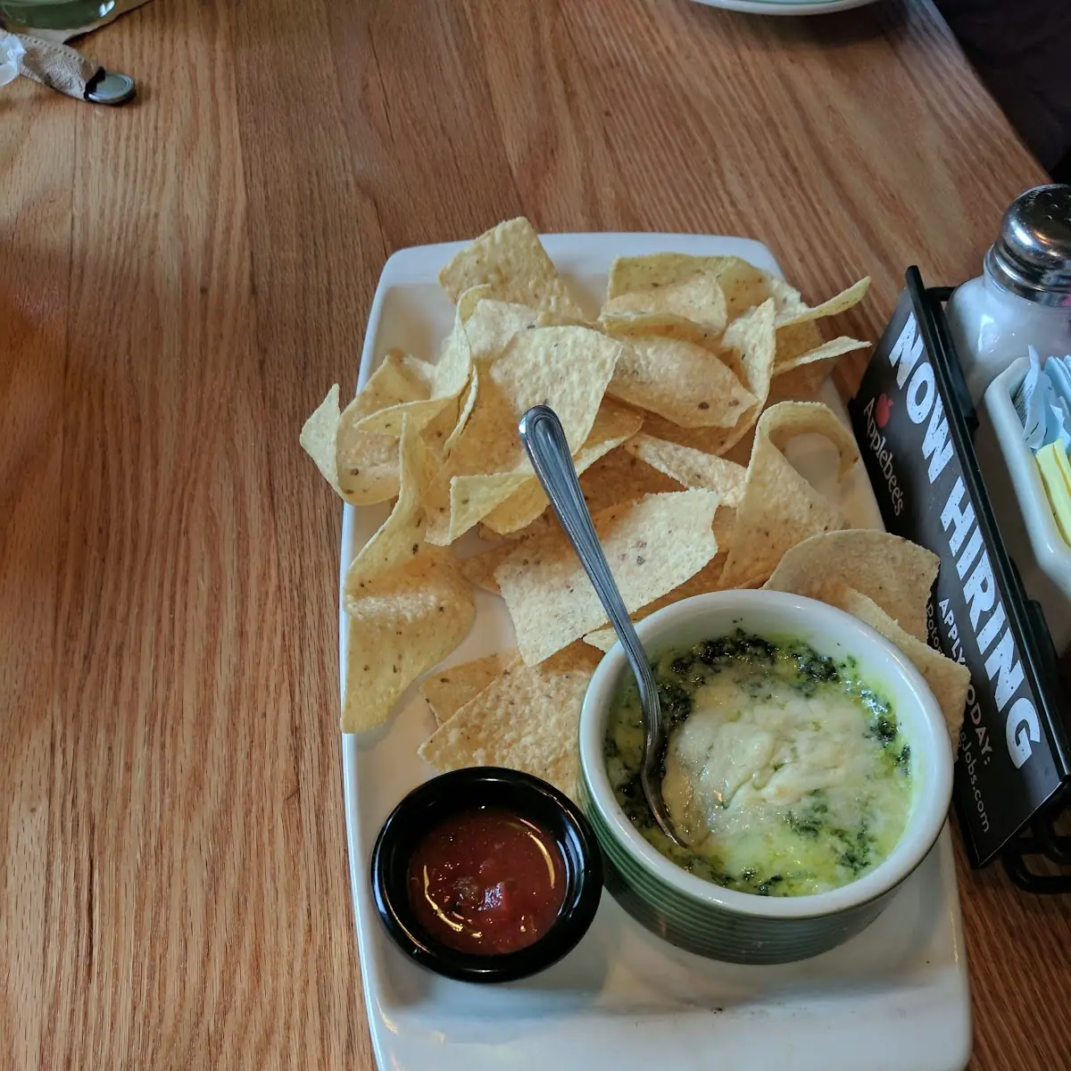 Artichoke Spinach Dip with Nachos