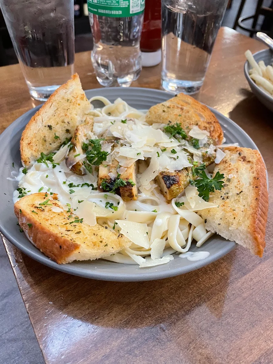 Chicken Alfredo Pasta
