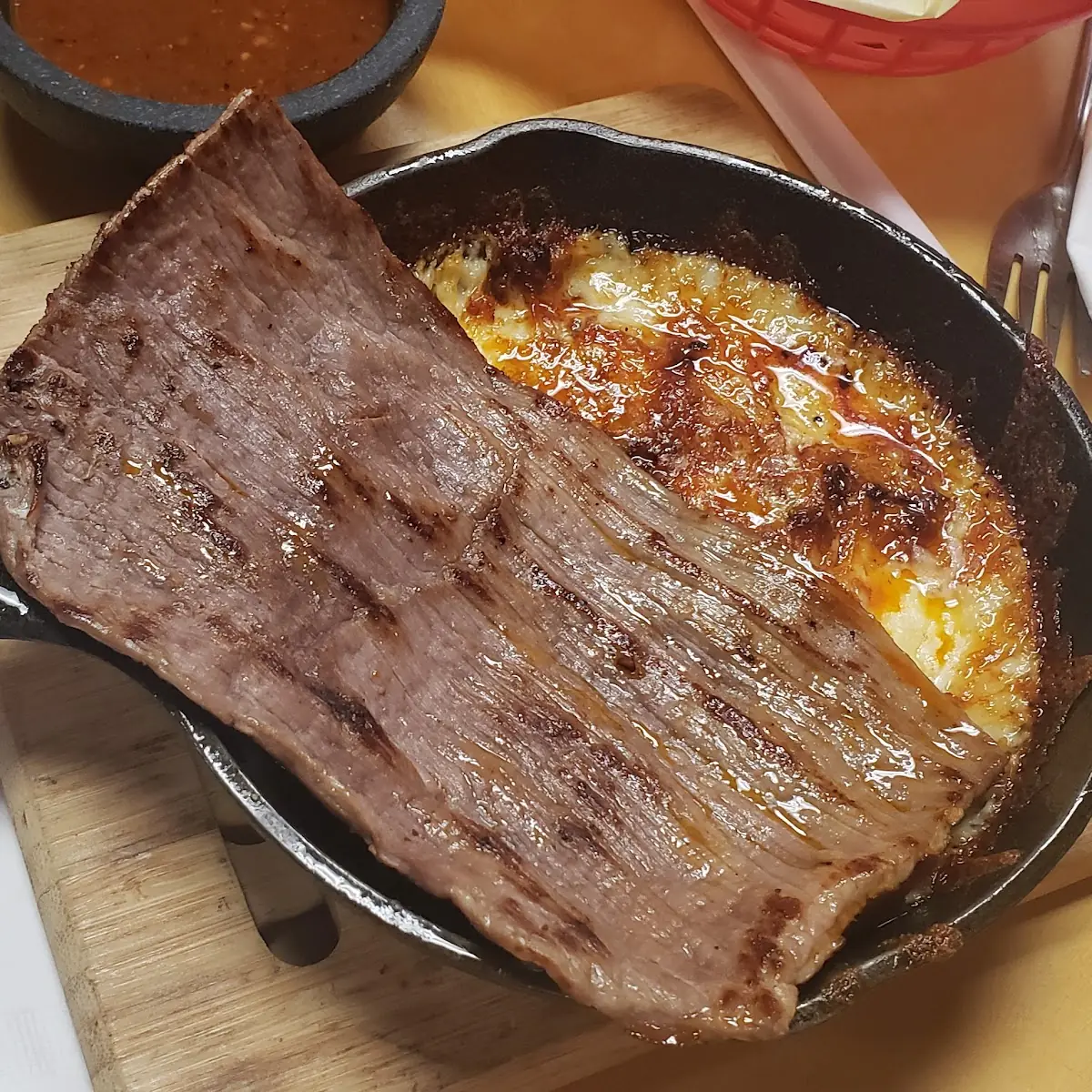 Queso Fundido Con Tasajo