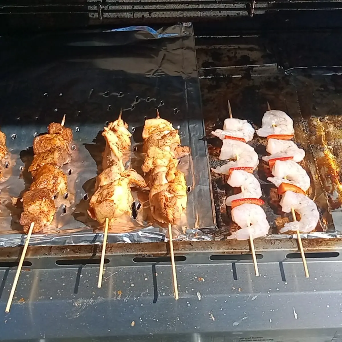Ricos Pinchos de Pollo Cerdo Y Camarones