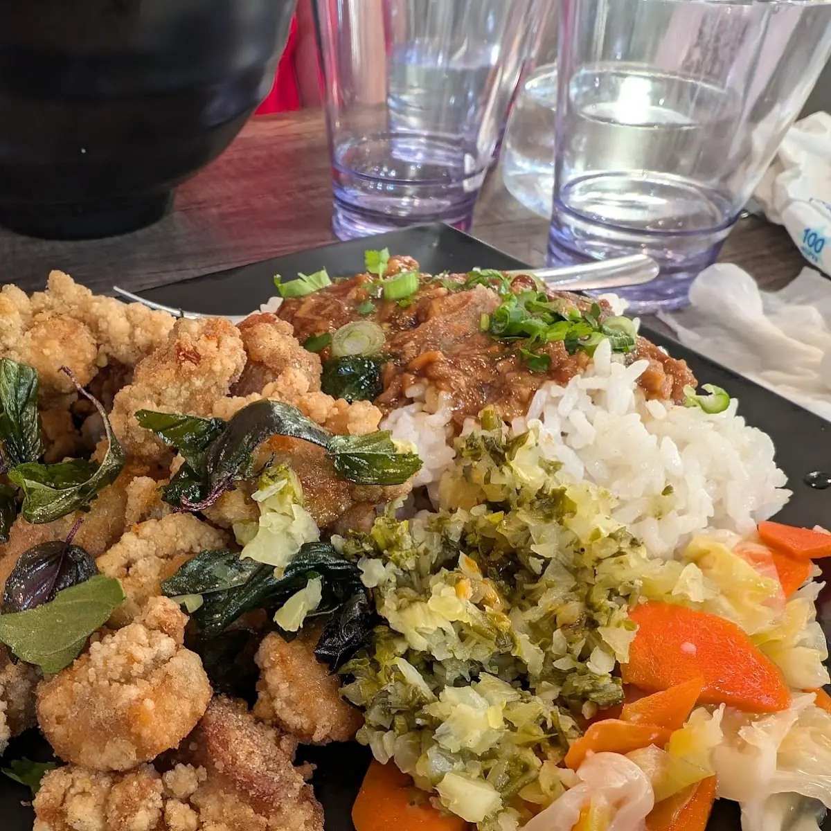 Popcorn Chicken Rice with Braised Pork